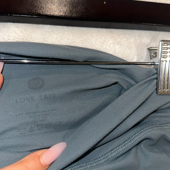 WORKOUT SHORTS SIZE SMALL - Picture 4 of 4